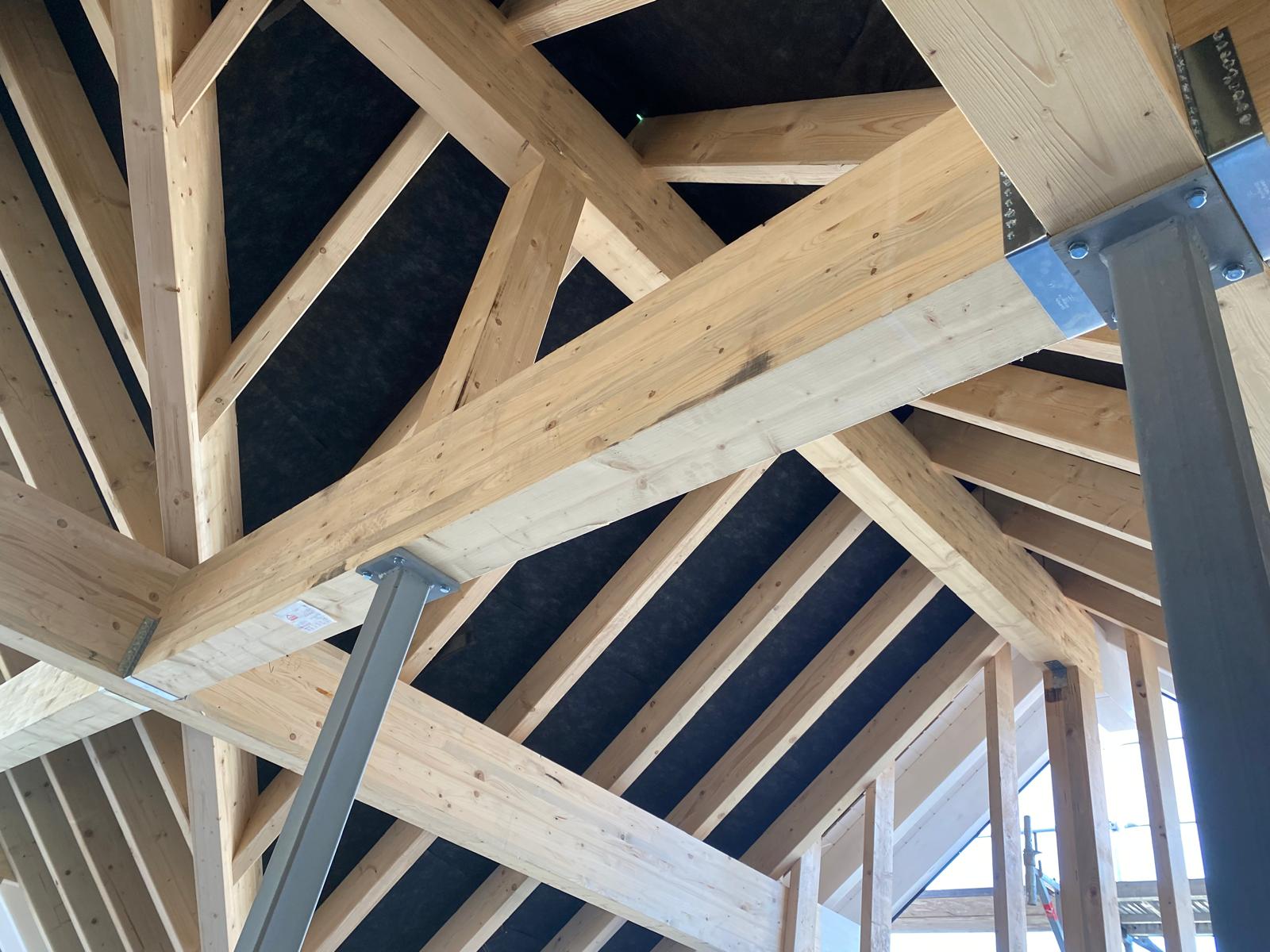 Komplexer Dachstuhl Sparren Pfetten