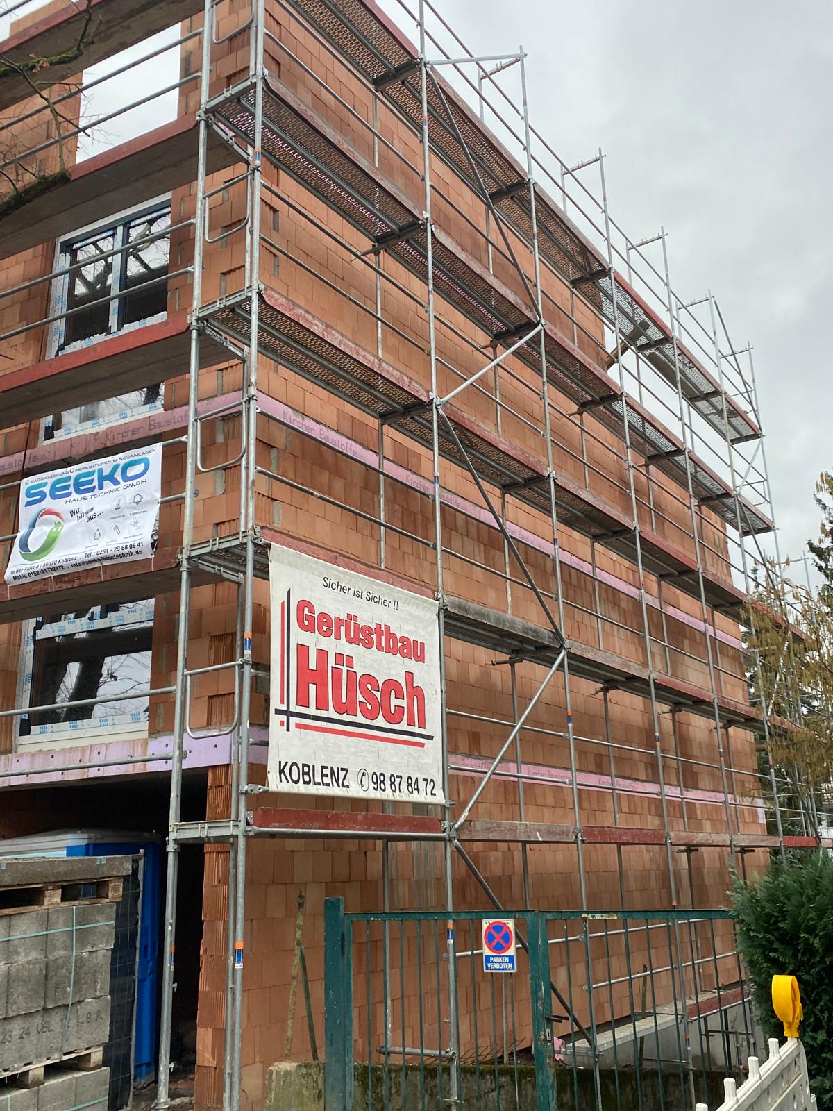 Mehrfamilienhaus Koblenz Seitenansicht Gerüst